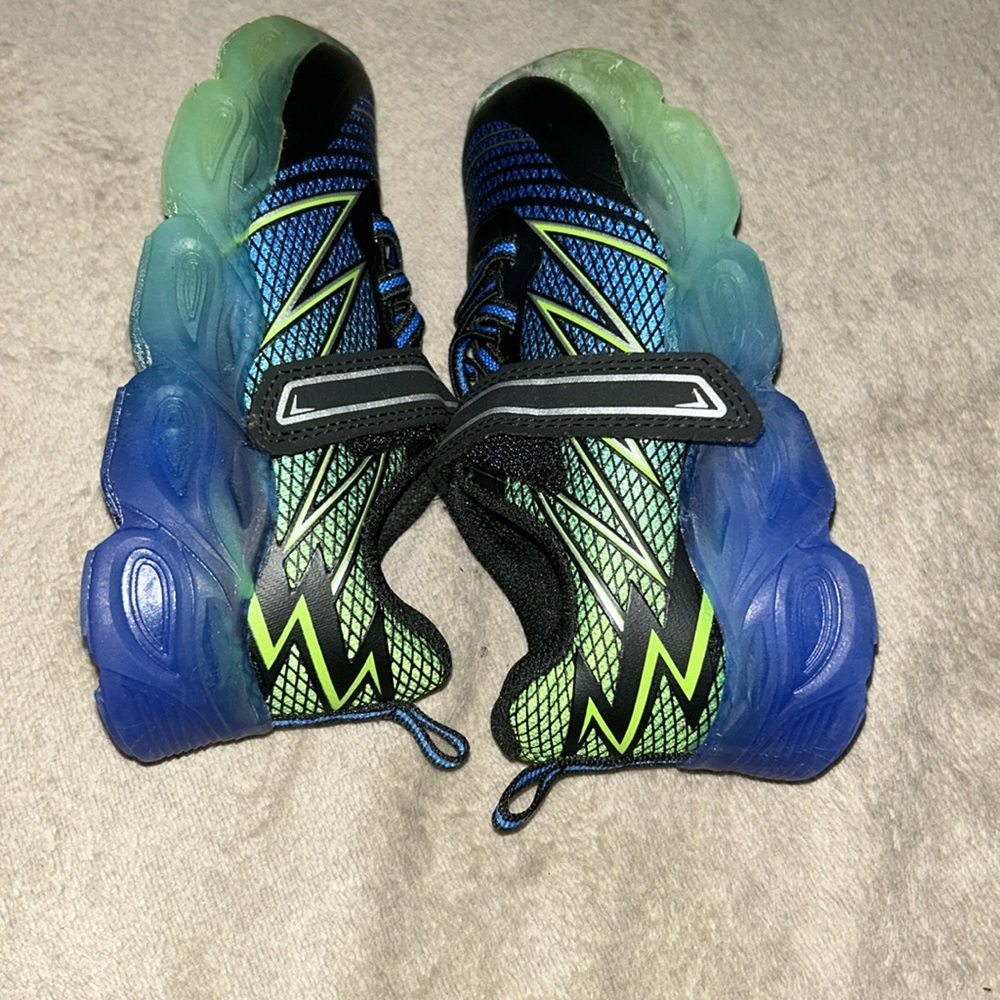 Athletic Works Light-Ups 💡 Kids Sneakers - Black, Blue, and Green Stripes - Picture 6 of 6